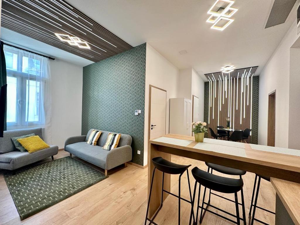 Apartment At Gozsdu Courtyard #Partyzone #Downtown #Freeparking 布达佩斯 外观 照片