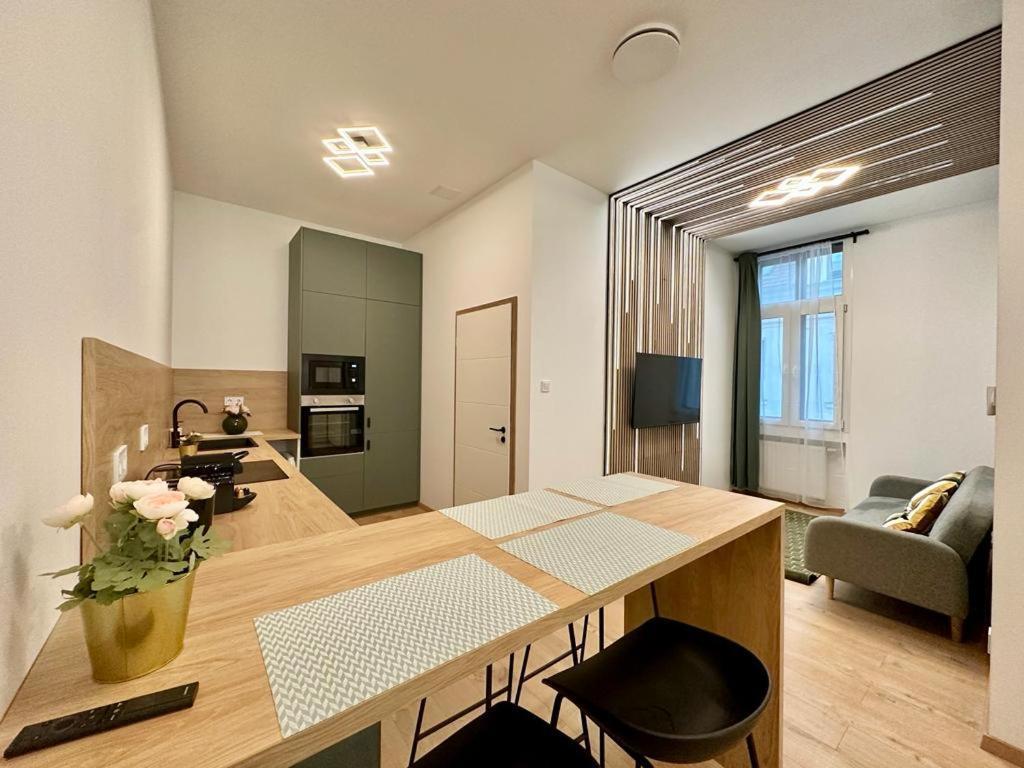 Apartment At Gozsdu Courtyard #Partyzone #Downtown #Freeparking 布达佩斯 外观 照片