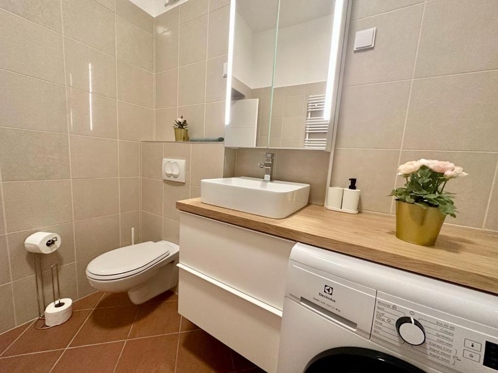 Apartment At Gozsdu Courtyard #Partyzone #Downtown #Freeparking 布达佩斯 外观 照片